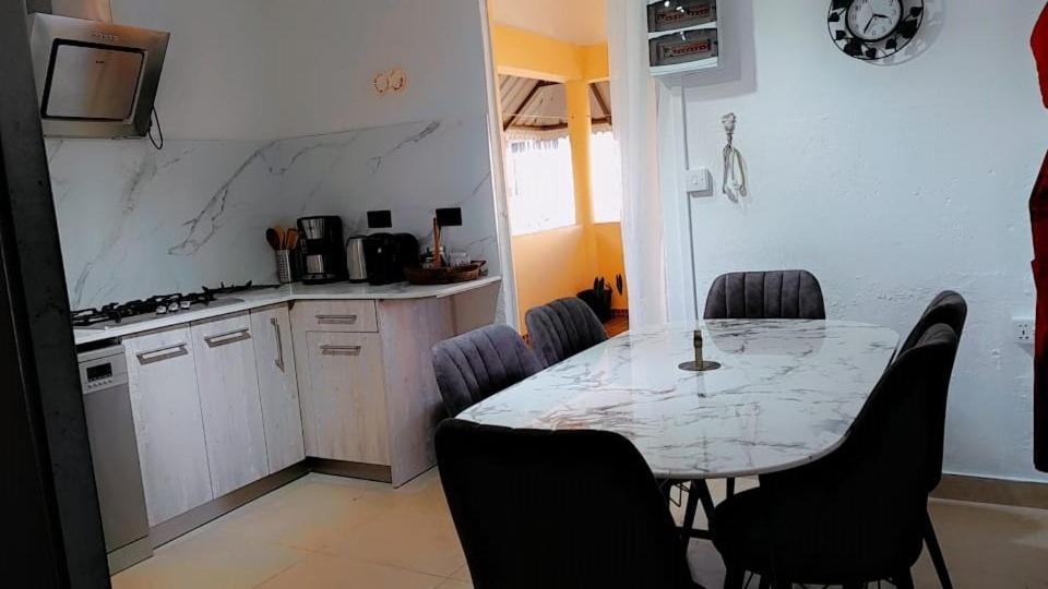Jolie Villa Santa Avec Piscine Pointe-aux-Piments Bagian luar foto
